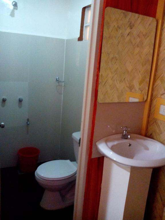 إل نيدو Chariz Inn الغرفة الصورة