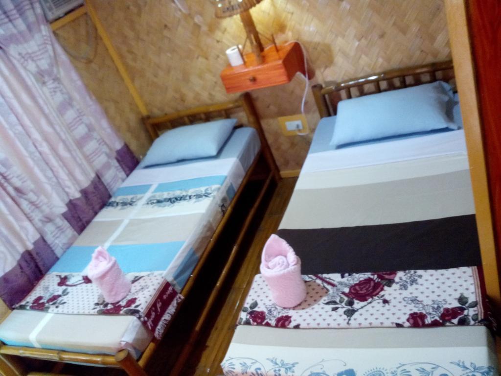 إل نيدو Chariz Inn الغرفة الصورة